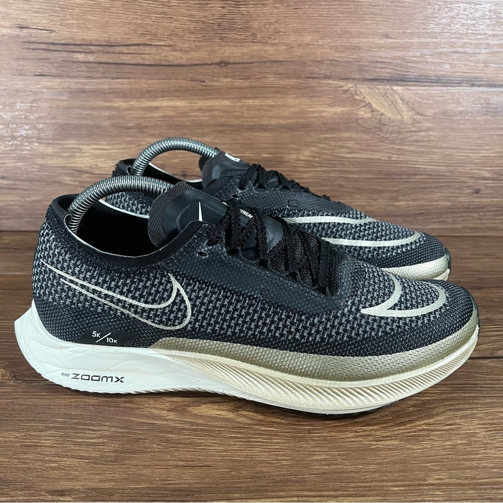 Nike ZOOMX STREAKFLY Running Shoes Athletic Sneakers Women’s Size‎ 9 (Men’s 7.5)